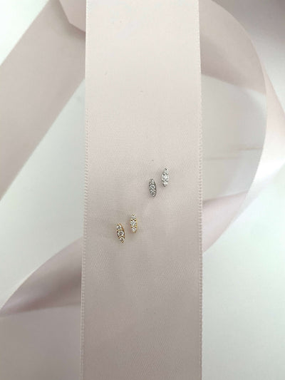 Trois Amis Studs